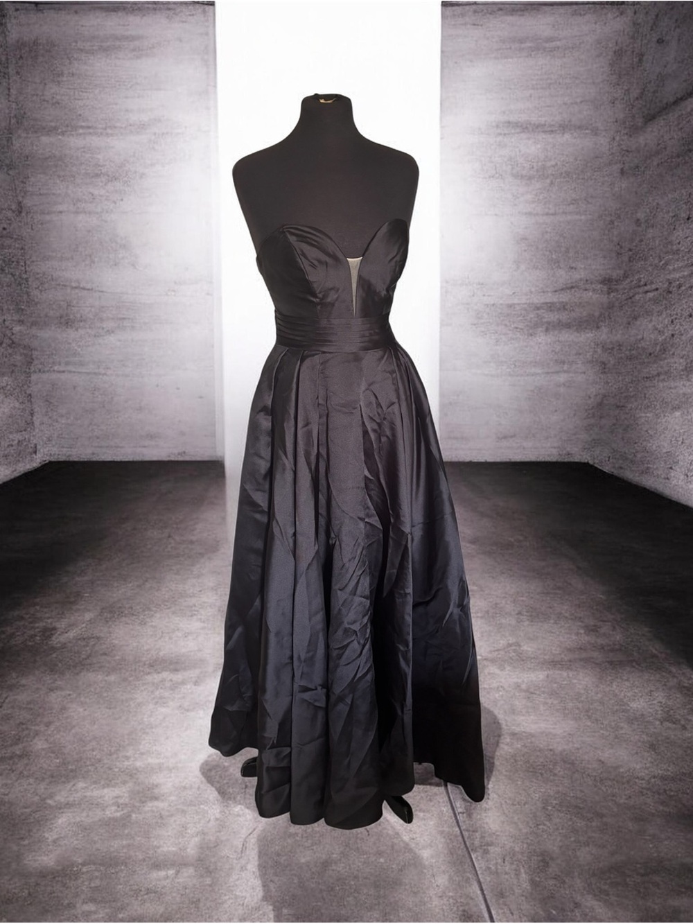 Elegant Strapless Black Evening Gown